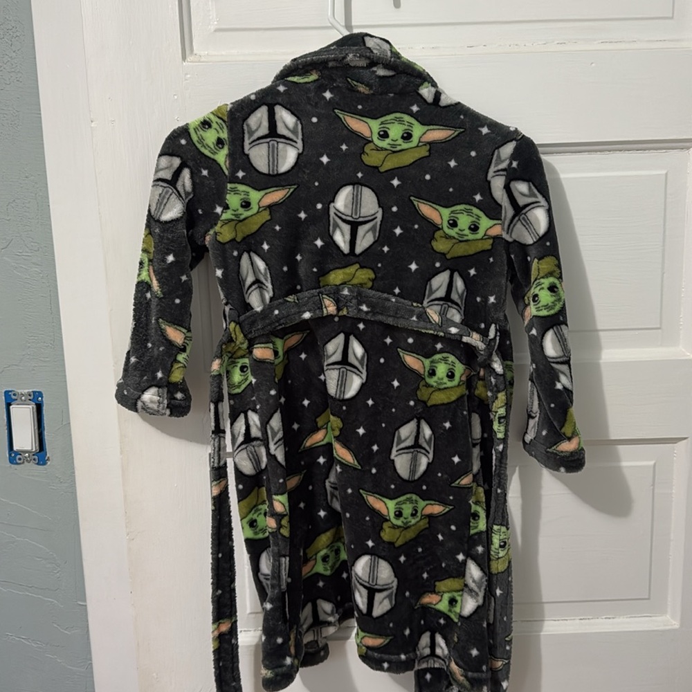 Kid’s Baby Yoda Robe Size 4/5 - Picture 5 of 5